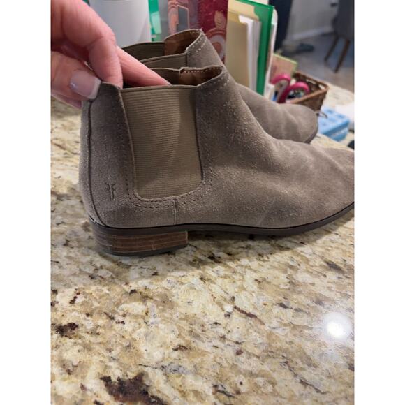 Frye Women 7M Misty Chelsea Boot Slip On Taupe Bootie Ankle Suede Casual Shoe - Picture 5 of 12